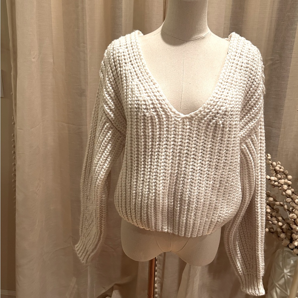 H&M Short Cream Chunky Knit Sweater V-Neck Small BNWT
